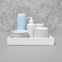 Kit Higiene C/ Garrafa Térmica Azul e Bandeja Quadrada Kit Higiene C/ Garrafa Térmica Azul e Bandeja Quadrada