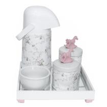 Kit Higiene Espelho Potes, Garrafa, Molhadeira e Capa Cavalinho Rosa Quarto Bebê Menina