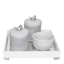 Kit Higiene Espelho Potes, Molhadeira e Capa Passarinho Prata Quarto Bebê Unissex Kit Higiene Espelho Potes, Molhadeira e Capa Passarinho Prata Quarto Bebê Unissex