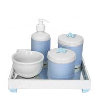 Kit Higiene Espelho Potes, Molhadeira, Porta Álcool-Gel e Capa Flor de Liz Azul Quarto Bebê Menino