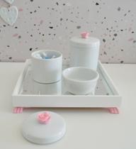 Kit Higiene K049 Bandeja MDF Porcelanas Apliques Rosa Quarto Bebê