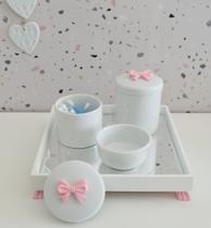 Kit Higiene K049 Bandeja MDF Porcelanas Apliques Rosa Quarto Bebê