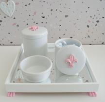 Kit Higiene K049 Bandeja MDF Porcelanas Apliques Rosa Quarto Bebê