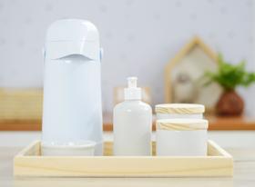 Kit Higiene K070 Cuidados Bebê Porcelanas Bandeja Pinus Térmica