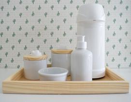 Kit Higiene K071 Cuidados Bebê Porcelanas Bandeja Pinus Térmica Nuvem Branca - Ciranda arte - criativa