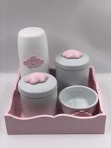 Kit Higiene Porcelana Bandeja Mdf Térmica Branca Tema Nuvem Rosa - TG DECOR