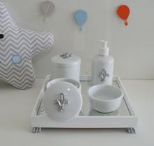 Kit Higiene Porcelana Bebê Banho Quarto K014 Flor de Liz
