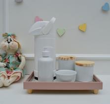 Kit Higiene Porcelana Bebê K194 Bandeja MDF Tampa Pinus