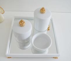 Kit Higiene Porcelanas K049 Bebê Moderno Resina Dourada Coroa Bandeja Espelho Quarto Kit Higiene Porcelanas K049 Bebê Moderno Resina Dourada Coroa Bandeja Espelho Quarto