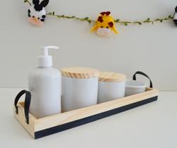 Kit Infantil K047 Bandeja Retangular Pinus Faixa C/alça Moderna + Porcelanas