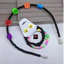 Kit Infantil Tiara Arquinho Smile Emoji + Conjunto 3 Pulseiras e Brincos Miçangas Coloridas para Meninas Presente