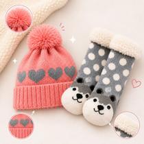 Kit Inverno Infantil Touca Gorro Forrada Com Pompom Mas par de Meias Térmica Pelúciada Lá Peruana Ater derrapante Frio Unissex Sortidas Criança Kit Inverno Infantil Touca Gorro Forrada Com Pompom Mas par de Meias Térmica Pelúciada Lá Peruana Ater derrapante Frio Unissex Sortidas Criança