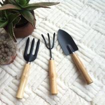 Kit Jardinagem 3 peças Pazinha Ancinho Garfinho Kit Jardinagem 3 peças Pazinha Ancinho Garfinho