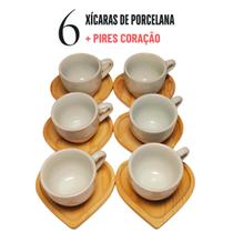 Kit Jogo 6 Xícaras de Café Em Porcelana Com Pires Coração Em Madeira Pinus