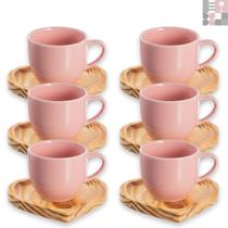 Kit Jogo 6 Xícaras de Café Em Porcelana Com Pires Coração Em Madeira Pinus Kit Jogo 6 Xícaras de Café Em Porcelana Com Pires Coração Em Madeira Pinus