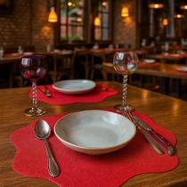 Kit Jogo Americano Redondo Borda Orgânica 6 Peças acompanha Porta Copos Chique Sisal Vermelho Sousplat Decoração