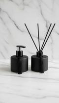 Kit Lavabo Difusor e Saboneteira 2 Frascos 250ml Kit Lavabo Difusor e Saboneteira 2 Frascos 250ml