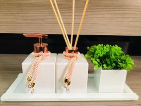 Kit Lavabo Luxo Rose Gold Branco Vasinho Plantinha Vidro Bandeja Sabonete Difusor