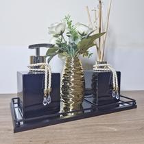 Kit Lavabo Premium Aromatizador Saboneteira Difusor Vaso com Flor e Bandeja de Metal Espelhada Preto com Dourado Kit Lavabo Premium Aromatizador Saboneteira Difusor Vaso com Flor e Bandeja de Metal Espelhada Preto com Dourado