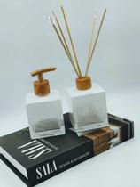 Kit Lavabo Vidro Branco degrade com Tampa Amadeirada Minimalismo e Elegância Kit Lavabo Vidro Branco degrade com Tampa Amadeirada Minimalismo e Elegância