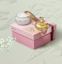 Kit Lily Eau De Parfum 75ml + Creme Acetinado Hidr. Desod. 250g Kit Lily Eau De Parfum 75ml + Creme Acetinado Hidr. Desod. 250g