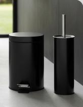 Kit Lixeira 3L Pedal e Escova Sanitária Banheiro Preto Kit Lixeira 3L Pedal e Escova Sanitária Banheiro Preto