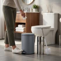 Kit Lixeira Redonda com Pedal Multiuso Aço 5 litros e Escova Sanitária com Suporte Inox KIT: Lixeira + Escova Sanitaria Kit Lixeira Redonda com Pedal Multiuso Aço 5 litros e Escova Sanitária com Suporte Inox KIT: Lixeira + Escova Sanitaria