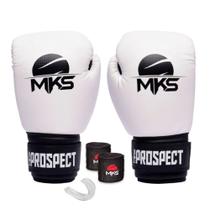 Kit Luva Boxe Muay Thai Prospect Branco 16oz + Bandagem + Protetor Bucal MKS Combat Kit Luva Boxe Muay Thai Prospect Branco 16oz + Bandagem + Protetor Bucal MKS Combat