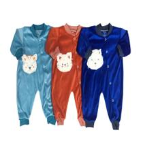 Kit Macacão de Plush Bebe Bordado Sem Pezinho 2 peças