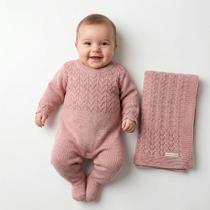 Kit Macacão e Manta Tricô Kids Trabalhada Anel Rosa Antigo Kit Macacão e Manta Tricô Kids Trabalhada Anel Rosa Antigo