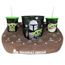 Kit Mandalorian E Baby Yoda Almofada Suede+ Balde Pipoca + 2 Copos Oficial LucasFilm - Zona Criativa