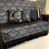 Kit Manta Arabesco e 4 Capas de Almofada Luxo Preto e Prata 45cmx45cm Kit Manta Arabesco e 4 Capas de Almofada Luxo Preto e Prata 45cmx45cm