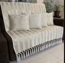 Kit Manta Listrado 1,60m x 2,10 Largura e 4 Capas de Almofada Luxo Branco com Dourado 45x45cm Kit Manta Listrado 1,60m x 2,10 Largura e 4 Capas de Almofada Luxo Branco com Dourado 45x45cm