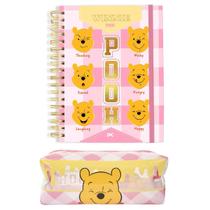 Kit Material Escolar Caderno Universitário Smart Folhas Reposicionavel e Estojo Grande Ursinho Pooh Kit Material Escolar Caderno Universitário Smart Folhas Reposicionavel e Estojo Grande Ursinho Pooh