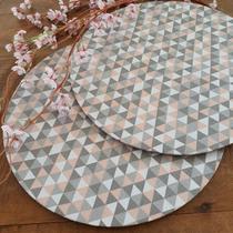 Kit Mesa Posta 08 Bases MDF 35CM + 08 Capas de Sousplat Em Tecido Triângulos Cinza Tricoline 100% Algodão