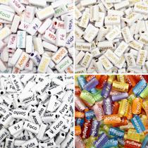 Kit Miçanga Plaquinha Frases 4 Tipos Passante Palavras 8x15mm 80un 64g