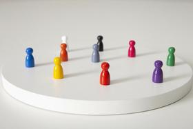 Kit Mini Totens Sistêmicos - Madeira - Bonecos para Constelação Familiar Kit Mini Totens Sistêmicos - Madeira - Bonecos para Constelação Familiar