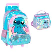 Kit mochila carrinho infantil 2 em 1 17" e lancheira térmica em material acetinado e holográfico azul Stitch Disney Luxcel