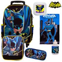 Kit Mochila com Rodinha Menino Batman Reforçada e Acessórios Kit Mochila com Rodinha Menino Batman Reforçada e Acessórios