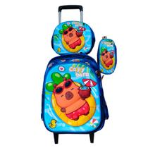 Kit Mochila da Capybara em 3D com Rodinhas + Lancheira Térmica + Estojo Escolar Kit Mochila da Capybara em 3D com Rodinhas + Lancheira Térmica + Estojo Escolar
