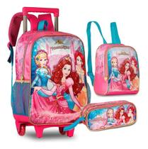 KIT Mochila de Carrinho Infantil +LANCHEIRA +ESTOJO Princesas Mágicas KIT Mochila de Carrinho Infantil +LANCHEIRA +ESTOJO Princesas Mágicas