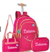 Kit Mochila de Rodinhas Luluca + Lancheira Térmica e Estojo Oficial Lu24606 Clio Style