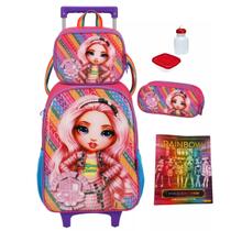 Kit Mochila Escolar Rainbow High Rodinhas Tam G Infantil Lancheira Térmica Estojo Kit Mochila Escolar Rainbow High Rodinhas Tam G Infantil Lancheira Térmica Estojo