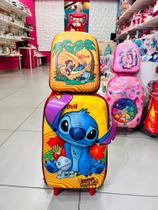 Kit Mochila Escolar Roda Tripla 3D Stitch Tropical Infantil