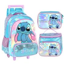 Kit Mochila Rodas Lancheira Estojo Stitch 3D Alto Relevo AZ Kit Mochila Rodas Lancheira Estojo Stitch 3D Alto Relevo AZ