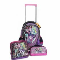 Kit Mochila Rodinhas Lancheira Estojo Duplo Monster High Infantil Escolar Meninas Denlex Kit Mochila Rodinhas Lancheira Estojo Duplo Monster High Infantil Escolar Meninas Denlex