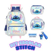 Kit Mochila Rodinhas Stitch Holográfica c/ Lancheira Estojo