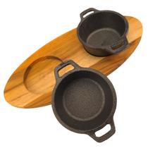 Kit Molho panela de ferro com base de madeira rústica Kit Molho panela de ferro com base de madeira rústica