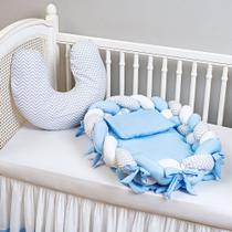 Kit Ninho Redutor de Berço Nuvem Azul + Almofada De Amamentação Chevron Cinza Bebê Menino