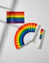 Kit Orgulho Arco-Íris LGBTQIA+ 10 Mini Bandeiras de Mão + 10 Leques Coloridos Diversidade